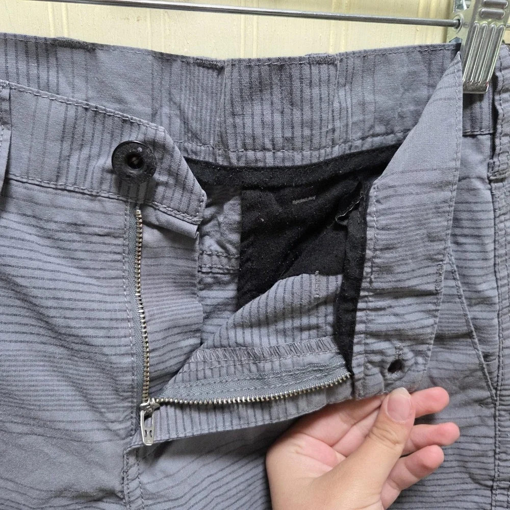 Hurley Shorts Boys 18 Gray Stripe Twill Bermuda 9 Inseam Casual Summer